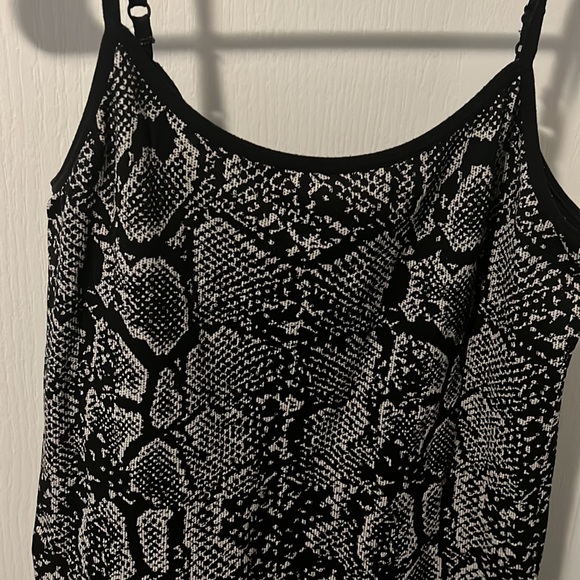 Cute snakeskin print tank by Apt 9. Size S/M - Picture 3 of 4